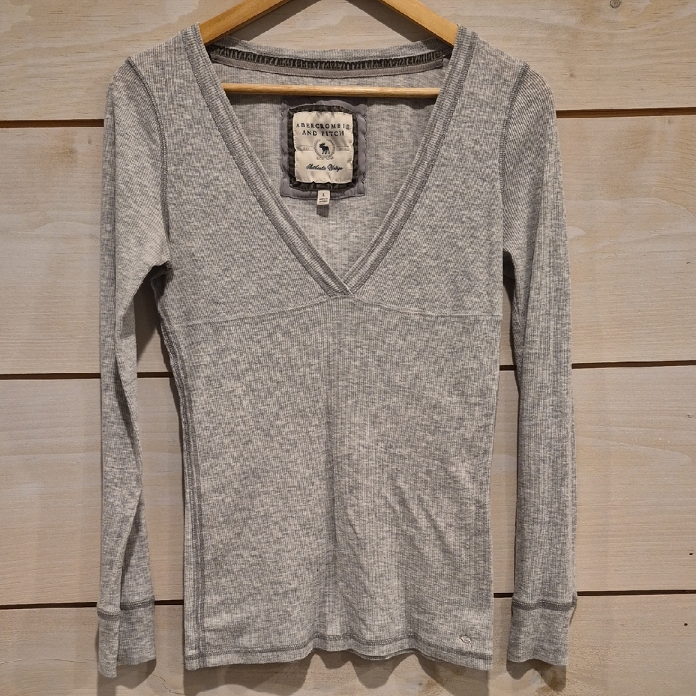 Abercrombie & Fitch Light Gray Ribbed V-Neck Long Sleeve Top Women's Size XL